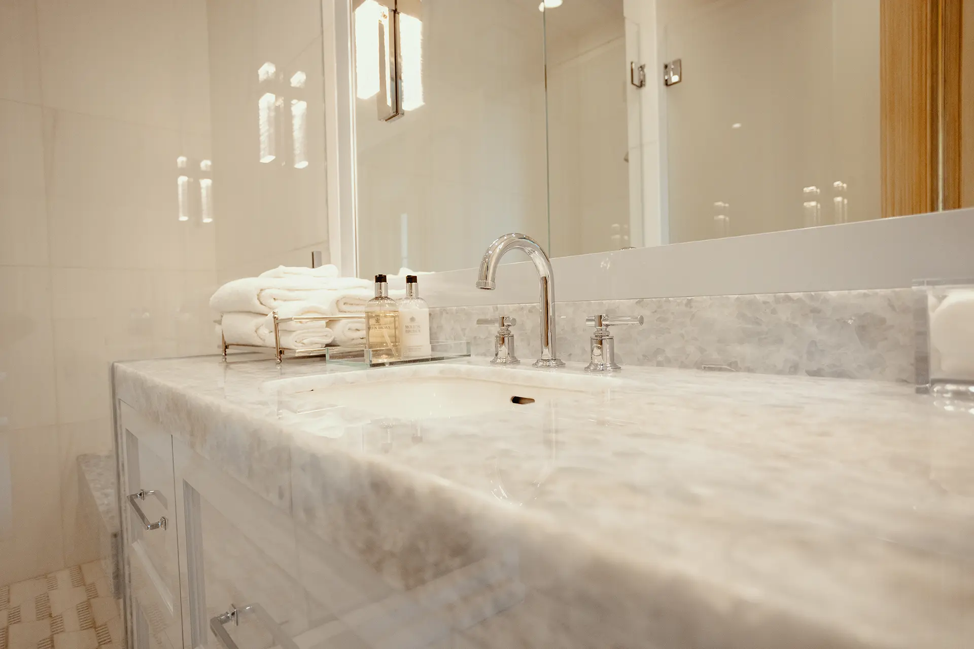 Stylish Polished Calcite Blue Quartzite counter